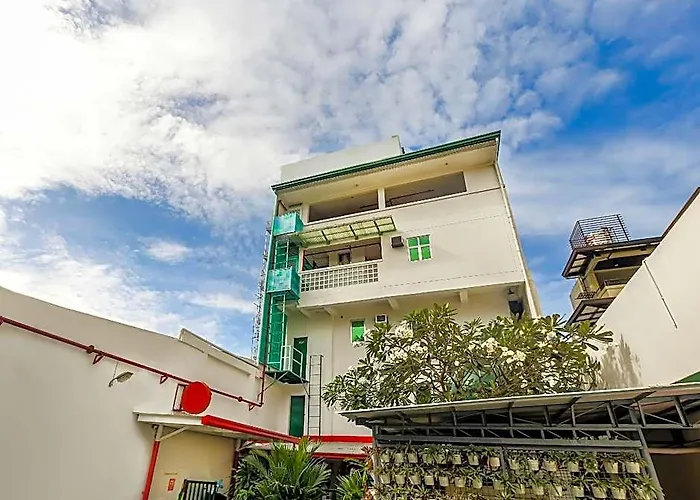 Oyo 842 Smiles Apartelle Hotel 2*