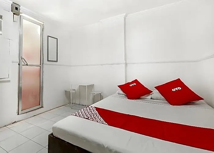 Oyo 842 Smiles Apartelle Manilla
