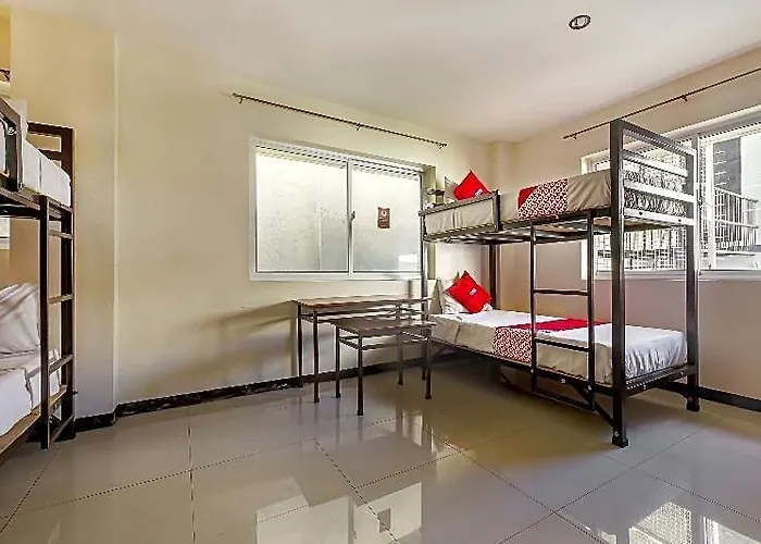 Oyo 842 Smiles Apartelle 2*