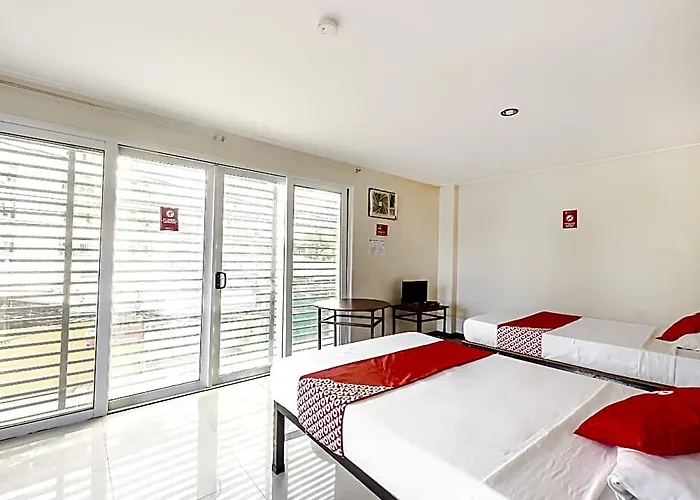 Oyo 842 Smiles Apartelle 酒店