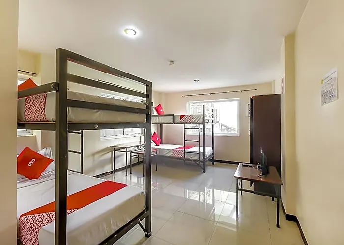 Oyo 842 Smiles Apartelle 2*