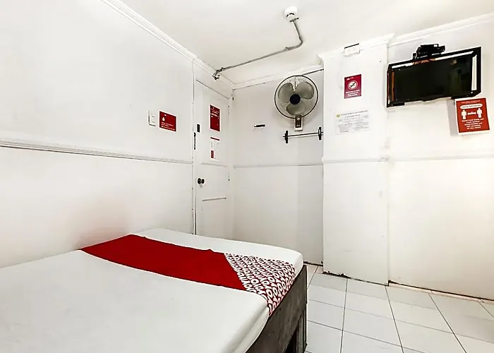 Oyo 842 Smiles Apartelle Manilla